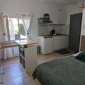 Appartement Avec Parking A Pied Et Calme, Bandol